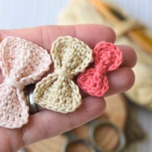 Crochet bow pin